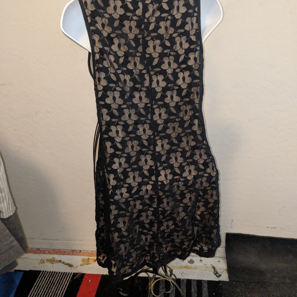 Dress - Picture 3 of 3